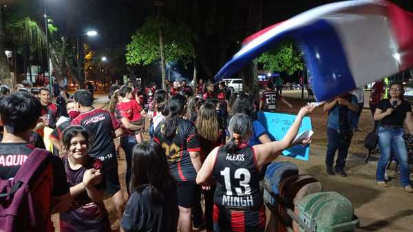 Mingueros juntan firmas para que sacerdote sea trasladado de la ciudad - La Clave
