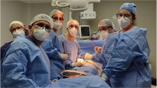 Joven trasplantada con riñón de su madre tiene buena evolución