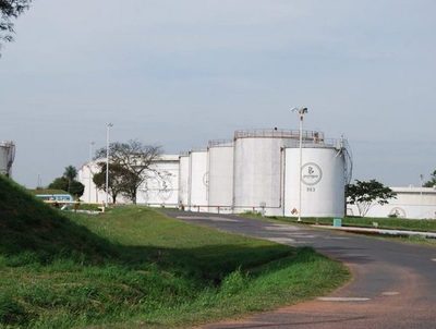 Sindicalistas de Petropar bloquearán el lunes los accesos a la petrolera · Radio Monumental 1080 AM