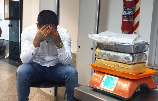 Akira frustra tráfico de cocaína a Europa •