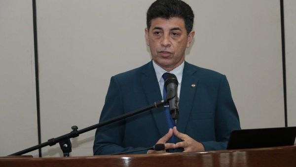 Víctor Ríos presenta renuncia al Senado para asumir en la Corte