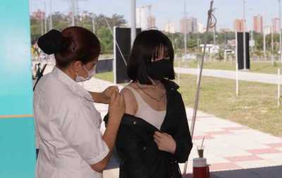 Defensores públicos acompañan hoy la vacunación de adolescentes sanos de todo el país - .::Agencia IP::.