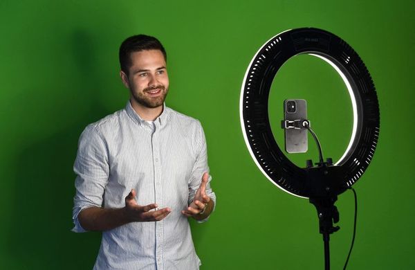 Jóvenes gurús de la inversión difunden sus consejos por TikTok - Tecnología - ABC Color