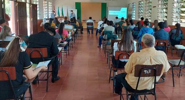 Universitarios de Itapúa reciben capacitación en educación financiera