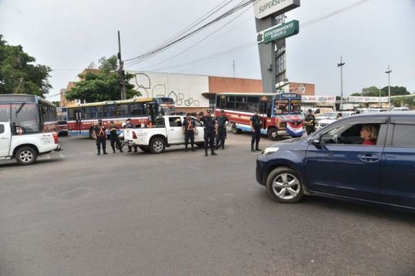 Trabajadores de empresa de transporte se manifiestan en San Lorenzo