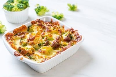 Brócoli y coliflor gratinados: la dupla perfecta para un almuerzo delicioso - Gastronomía - ABC Color