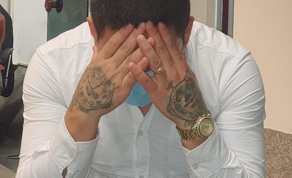 Perra de la Senad “huele” a narco en el aeropuerto y chau viaje de merca (video)