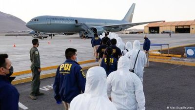 Chile ejecuta su mayor deportación de migrantes de 2021
