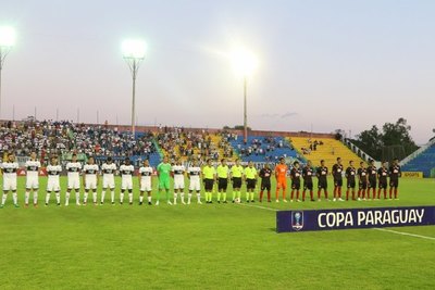 El único antecedente de un clásico blanco y negro en la Copa Paraguay