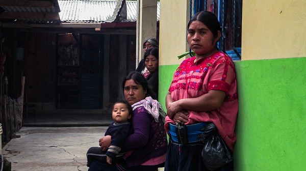 Miles de tzotziles dejan sus casas en Chiapas por el temor a ataques armados - MarketData