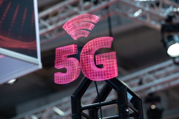 Brasil concluye una disputada subasta de 5G por 8.500 millones de dólares - MarketData