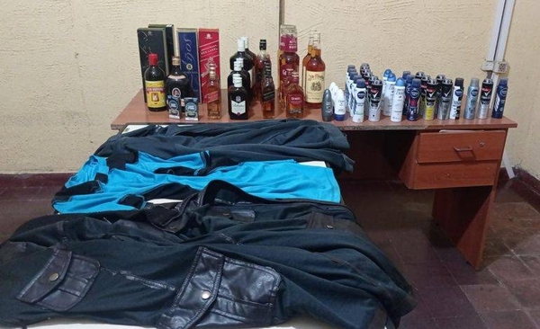 Diario HOY | Arresto para joven que robó whiskys, desodorantes y cigarrillos de un autoservicio