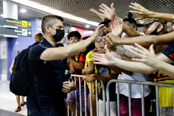 Gustavo Florentín, ovacionado como un ídolo por los hinchas del Sport Recife