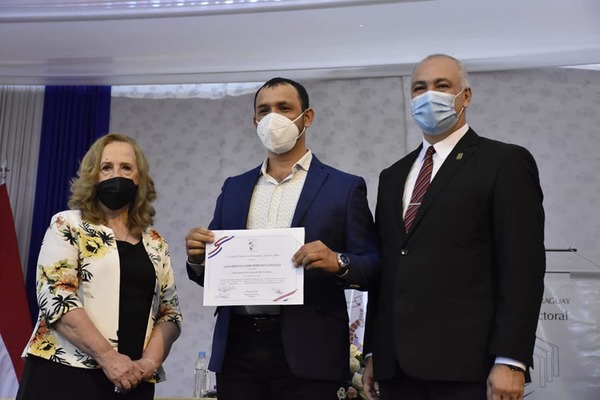 CON EL DESAFÍO DE TRAER EL ORDEN A MAYOR OTAÑO, ASUME LEONARDO MORINIGO - Itapúa Noticias
