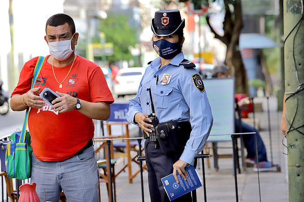 Policía refuerza controles en microcentro y a través de Plan de Acción Temprana - .::Agencia IP::.