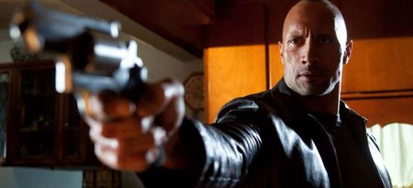 Dwayne Johnson, el primero que se compromete a no usar más armas reales en sus películas