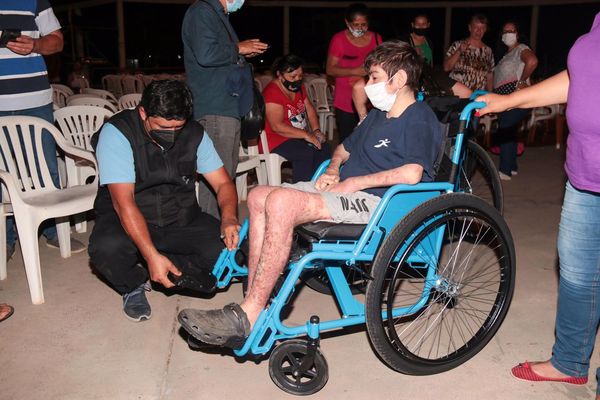 Realizaron entrega de sillas de ruedas