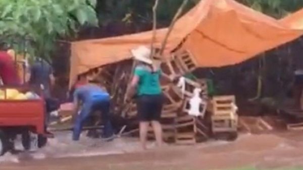 Rescatan a una mujer arrastrada por el raudal en Pedro Juan Caballero