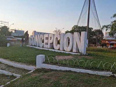 Realizan limpieza de la rotonda de Concepción