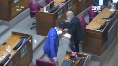 Acomodo político: Sale Ríos entra Zena. - SNT