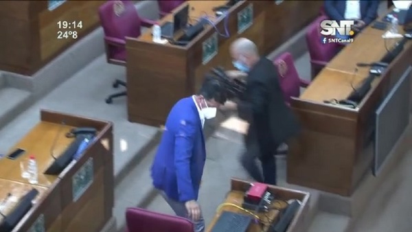 Acomodo político: Sale Ríos entra Zena. - SNT