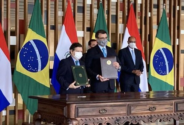 Cancilleres intercambian notas reversales sobre la creación de la Comisión Binacional de Cuentas de Itaipú