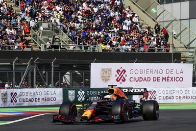 Mercedes y Red Bull se reparten las libres del GP de México