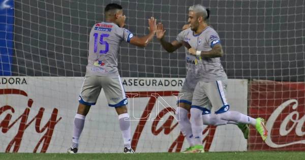 La Nación / El 12 hunde a River