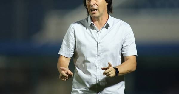 La Nación / Renovaciones con el arquero y técnico
