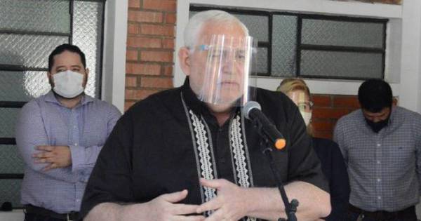 La Nación / Gobernador Schmalko no dimitirá al cargo