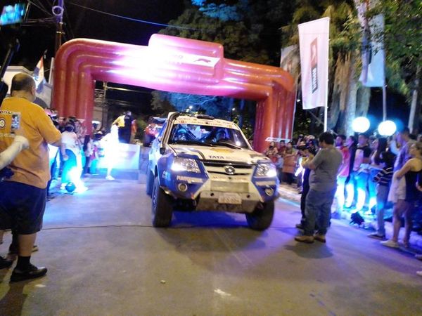 Realizaron largada simbólica del Desafío Ñeembucú - Automovilismo - ABC Color