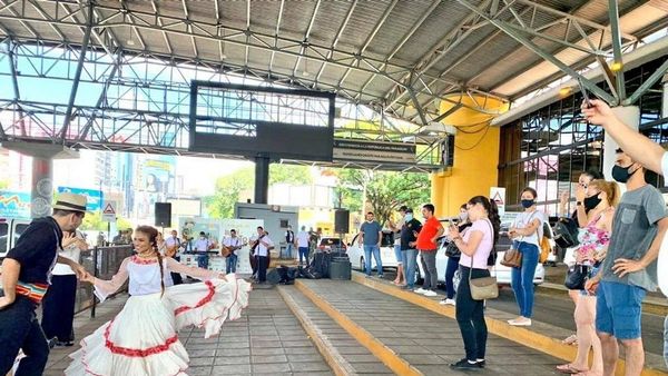 Campaña Buen Anfitrión para Black Friday de CDE es de interés turístico