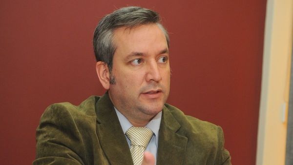 Arrestado por querer llevar 20 whiskies y  desodorantes