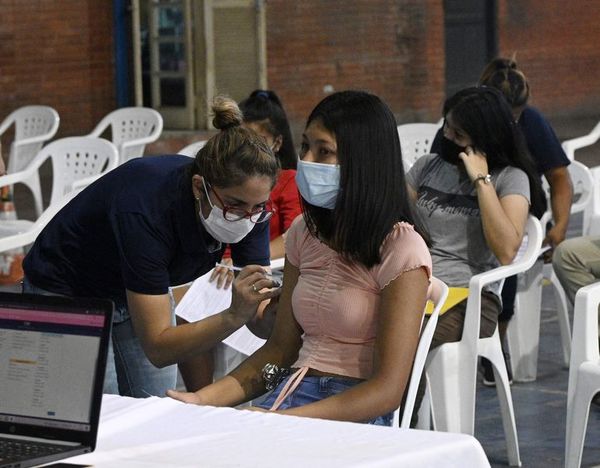 Anticovid: habilitan la vacunación desde los 14 años a partir de hoy - Nacionales - ABC Color
