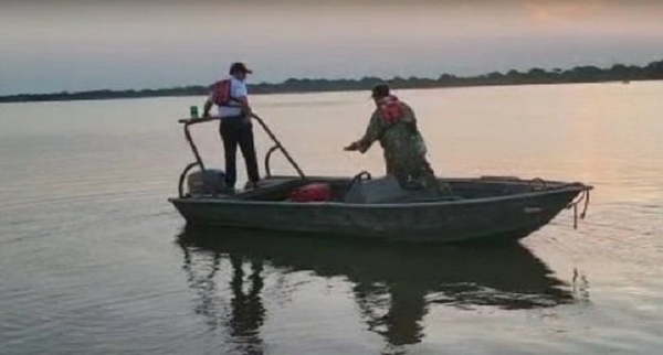 Buscan a adolescente desaparecido en aguas del río Paraguay - Noticiero Paraguay