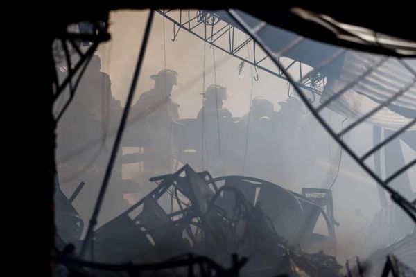 Locales formales exigen terminar con mafia que opera en el Mercado 4 - Nacionales - ABC Color