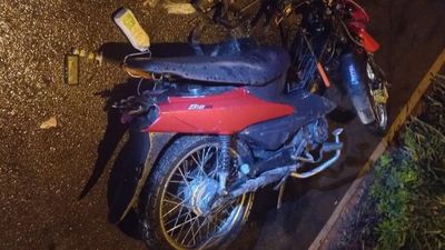 Motochorros intentan robarle a un hombre, le disparan y se fugan