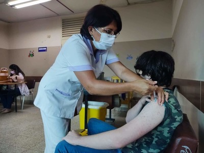 Más de 900 personas vacunadas durante la semana en el Hospital de Clínicas | Ñanduti