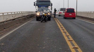 Caos vehicular en Puente Remanso por camión descompuesto desde ayer - Nacionales - ABC Color