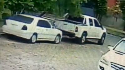 Robaron auto haciendo remolque a plena luz del día
