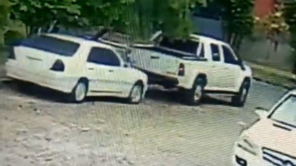 Robaron auto haciendo remolque a plena luz del día