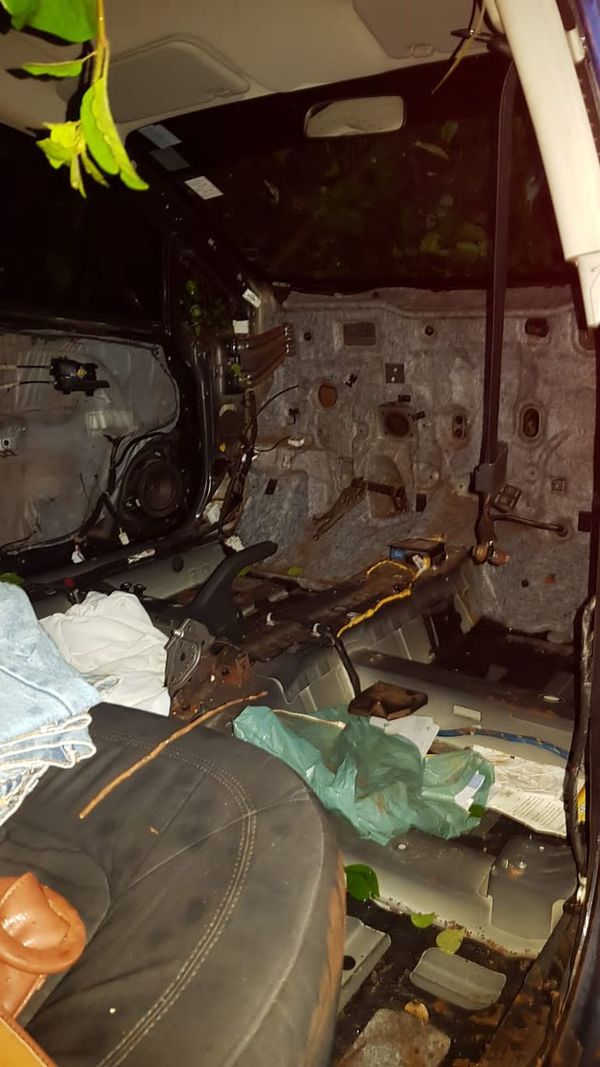 Hallan carcasa de un automóvil robado a una mujer - ABC en el Este - ABC Color