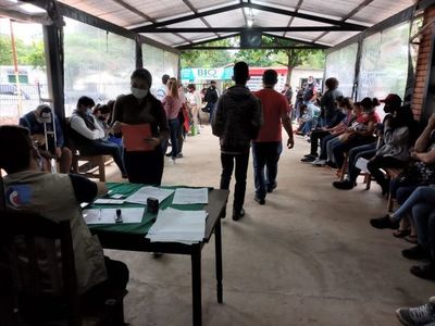 Escasa presencia de adolescentes para recibir la vacuna anticovid en San Antonio - Nacionales - ABC Color