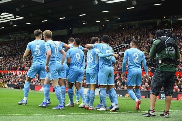 Manchester City se queda con el derbi