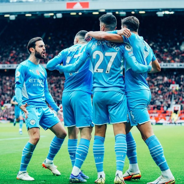 Manchester United sufre nuevo golpe de realidad al perder ante el City