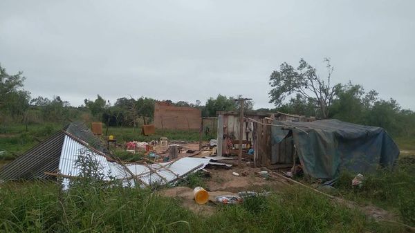 Temporal afectó algunas viviendas en Itacurubí del Rosario y Capiibary - Nacionales - ABC Color