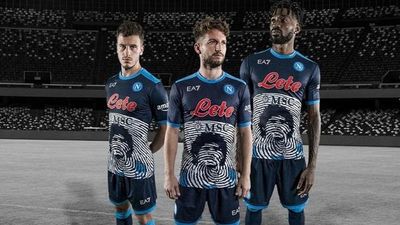 El Nápoles honra a Maradona con un equipamiento especial - El Independiente
