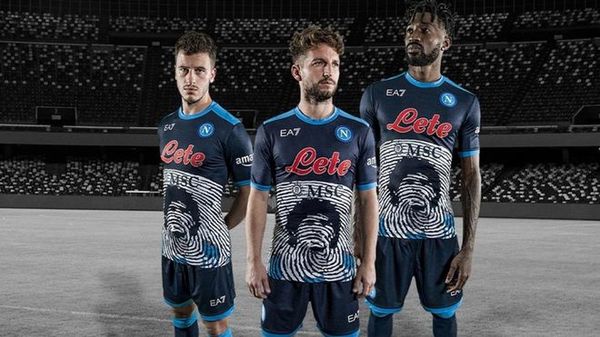 El Nápoles honra a Maradona con un equipamiento especial - El Independiente