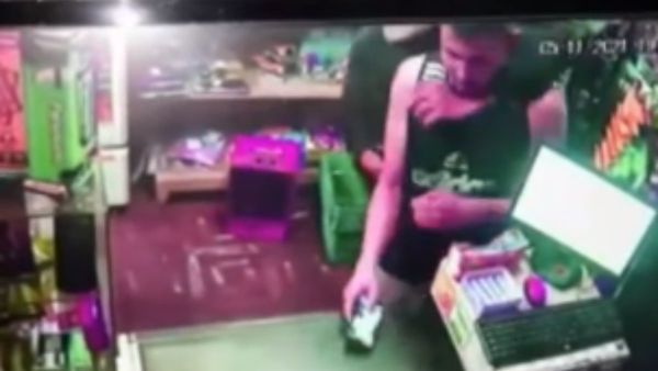 Fingieron ser clientes y asaltaron una despensa