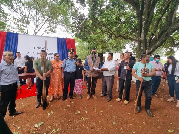 Policía Nacional socializa estrategias de seguridad ciudadana con comunidad Ache de Caazapá - .::Agencia IP::.